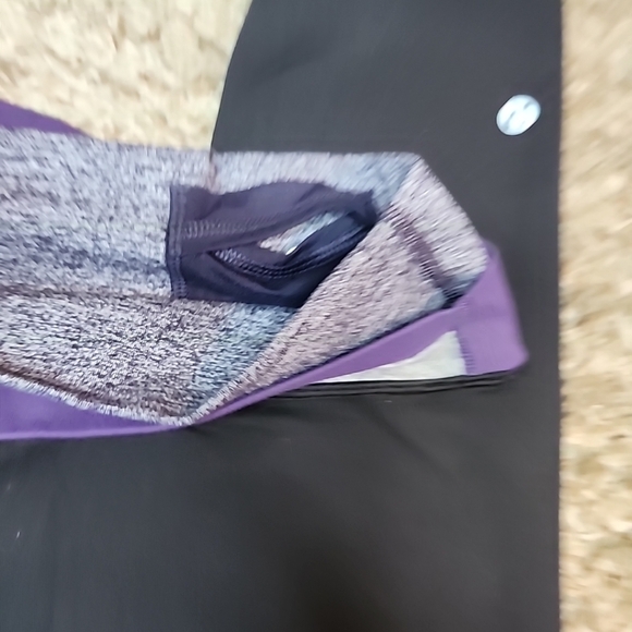 Lululemon black Capri Leggings Purple Crossover Waistband Women’s size 6 - Picture 9 of 9